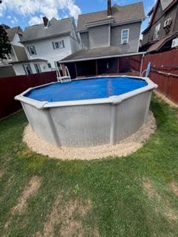 112 N 1st St, Jeannette, PA 15644