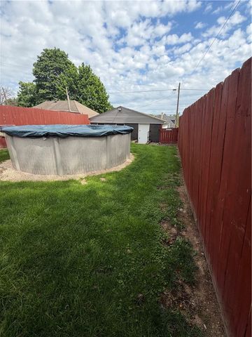 112 N 1st St, Jeannette, PA 15644