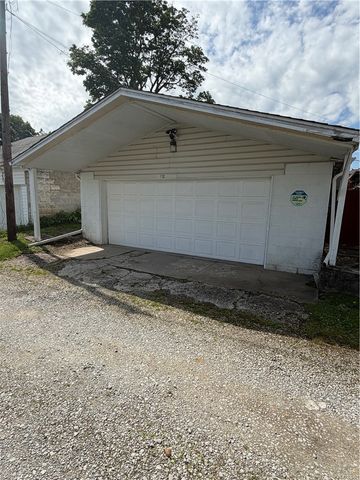 112 N 1st St, Jeannette, PA 15644