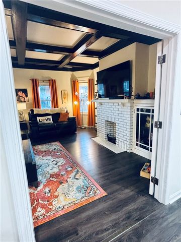 112 N 1st St, Jeannette, PA 15644