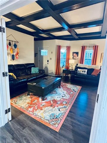 112 N 1st St, Jeannette, PA 15644