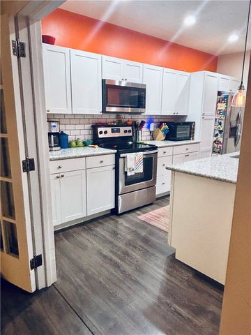 112 N 1st St, Jeannette, PA 15644