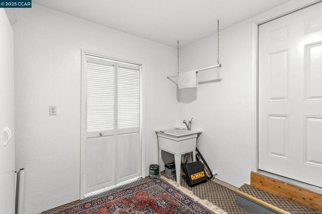 31 Adelaide Dr, Martinez, CA 94553