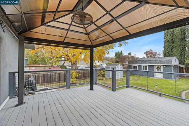 31 Adelaide Dr, Martinez, CA 94553