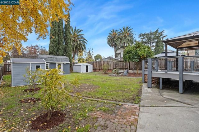 31 Adelaide Dr, Martinez, CA 94553