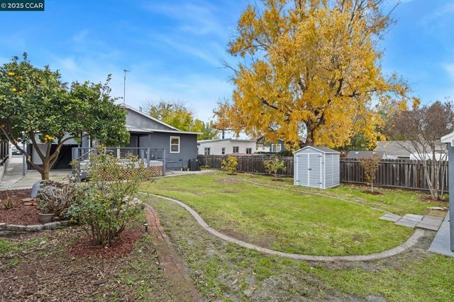 31 Adelaide Dr, Martinez, CA 94553