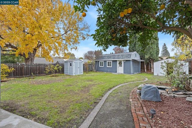 31 Adelaide Dr, Martinez, CA 94553