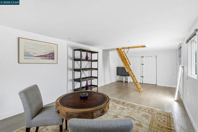 31 Adelaide Dr, Martinez, CA 94553