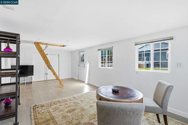 31 Adelaide Dr, Martinez, CA 94553