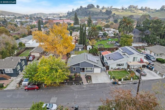 31 Adelaide Dr, Martinez, CA 94553