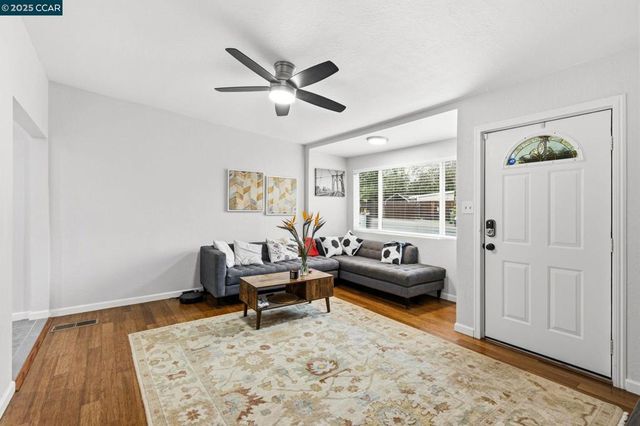 31 Adelaide Dr, Martinez, CA 94553