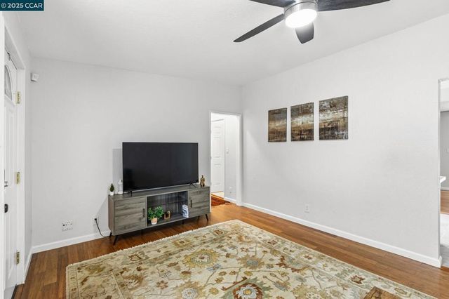 31 Adelaide Dr, Martinez, CA 94553