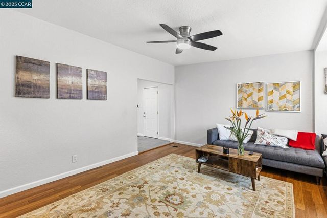 31 Adelaide Dr, Martinez, CA 94553