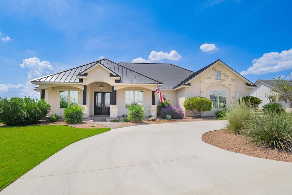 1020 Cielo Dr, Kerrville, TX 78028