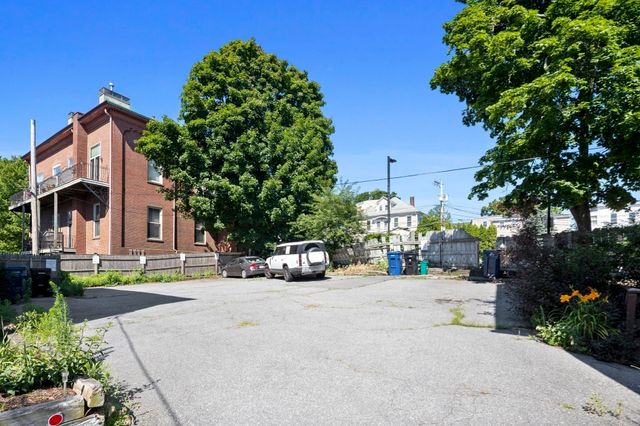 143 North St 2, Salem, MA 01970
