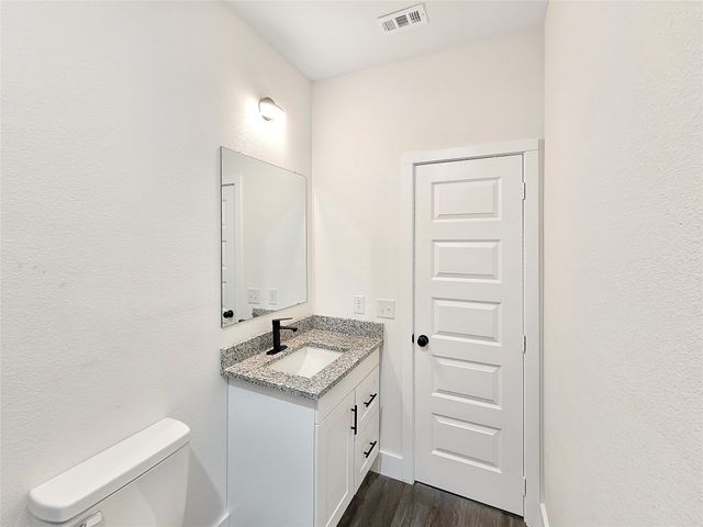 140 Mohican Trail, Mabank, TX 75156