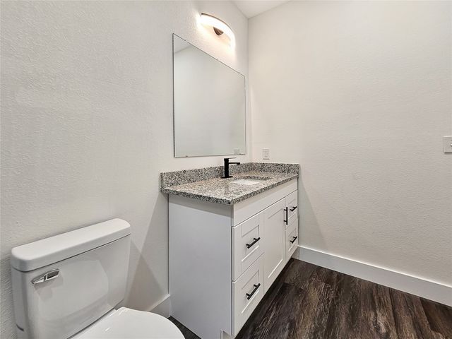 140 Mohican Trail, Mabank, TX 75156