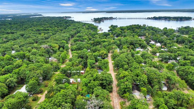 140 Mohican Trail, Mabank, TX 75156