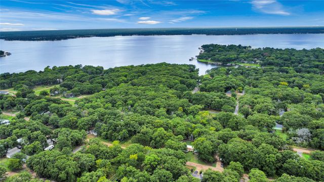 140 Mohican Trail, Mabank, TX 75156