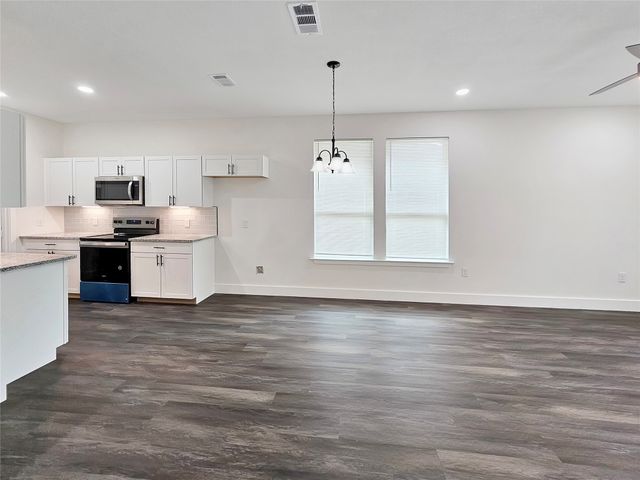 140 Mohican Trail, Mabank, TX 75156