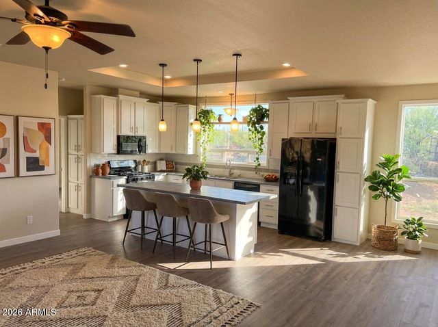 44323 N 12th Street, New River, AZ 85087