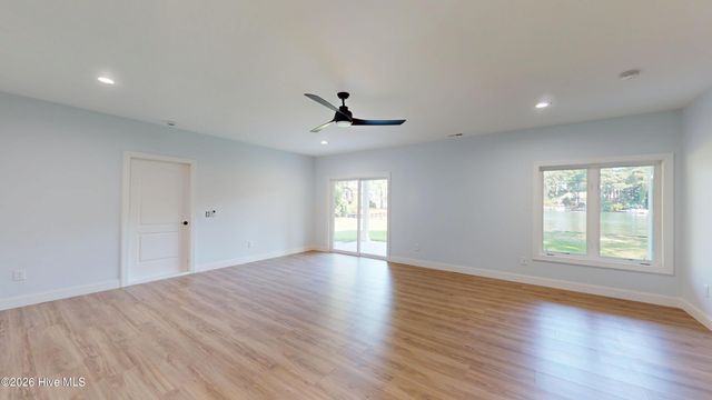 110 Josephs Point, West End, NC 27376