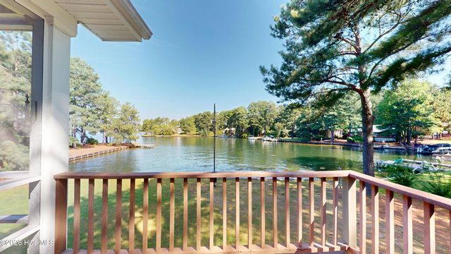 110 Josephs Point, West End, NC 27376