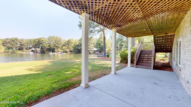 110 Josephs Point, West End, NC 27376