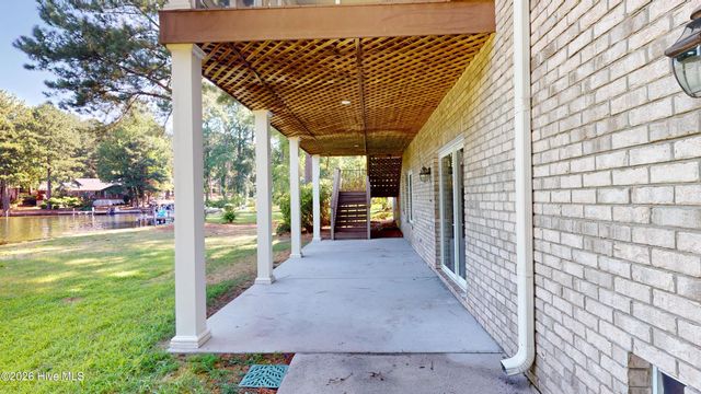 110 Josephs Point, West End, NC 27376