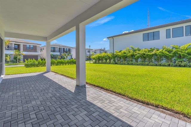 8286 Fishers Island Way, Boca Raton, FL 33434