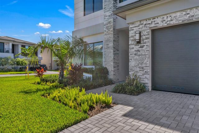 8286 Fishers Island Way, Boca Raton, FL 33434
