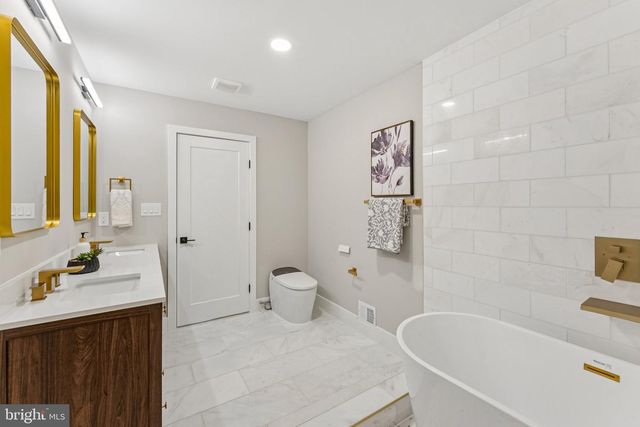 2308 CREEK DR, Alexandria, VA 22308