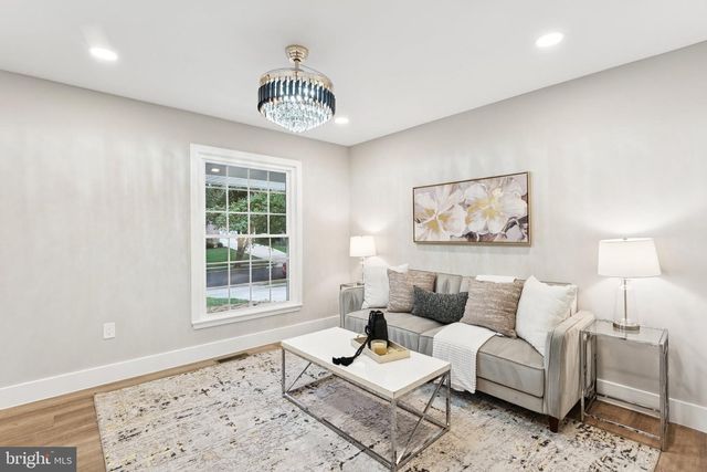 2308 CREEK DR, Alexandria, VA 22308