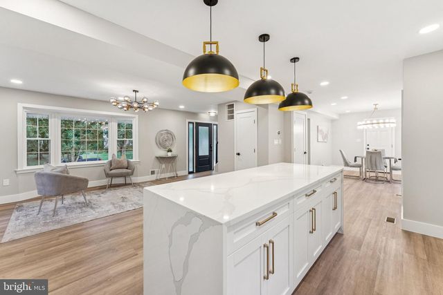 2308 CREEK DR, Alexandria, VA 22308