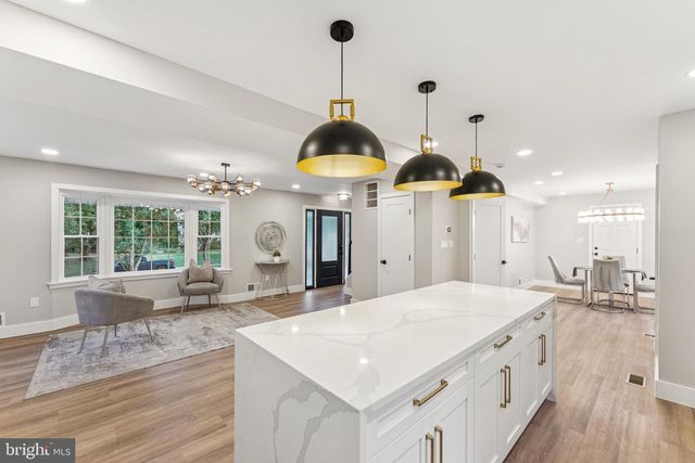 2308 CREEK DR, Alexandria, VA 22308