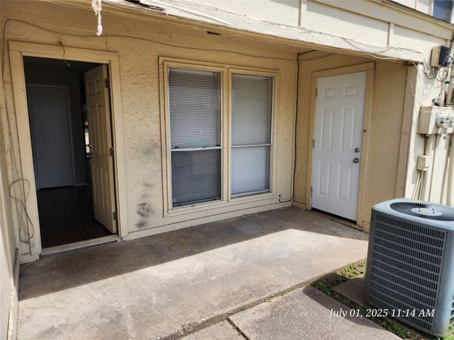 429 SW Thomas Street SW C, Burleson, TX 76028
