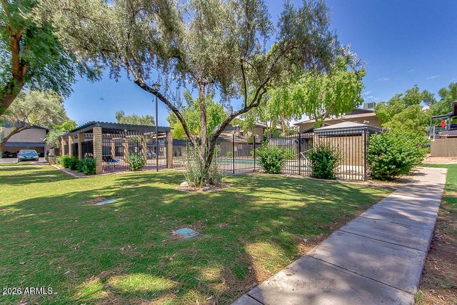 286 W PALOMINO Drive 23, Chandler, AZ 85225