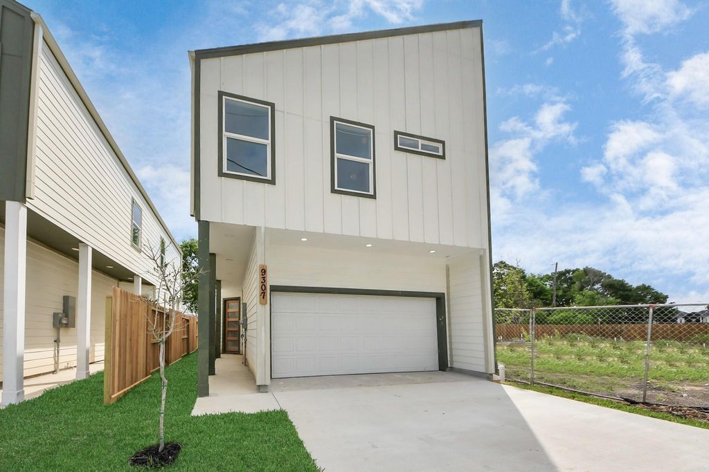 9307 Jutland Road, Houston, TX 77033
