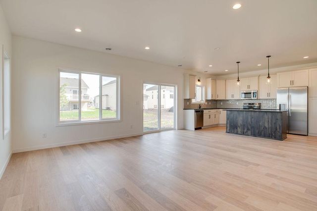 2304 37 Avenue S, Moorhead, MN 56560