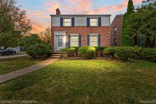 1677 Brys Drive, Grosse Pointe Woods, MI 48236