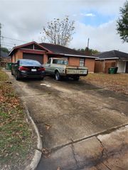 203 Woodard, Houston, TX 77009