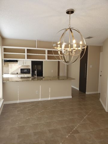 1307 Boardwalk Street, Arlington, TX 76011