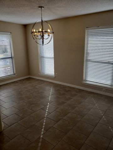 1307 Boardwalk Street, Arlington, TX 76011