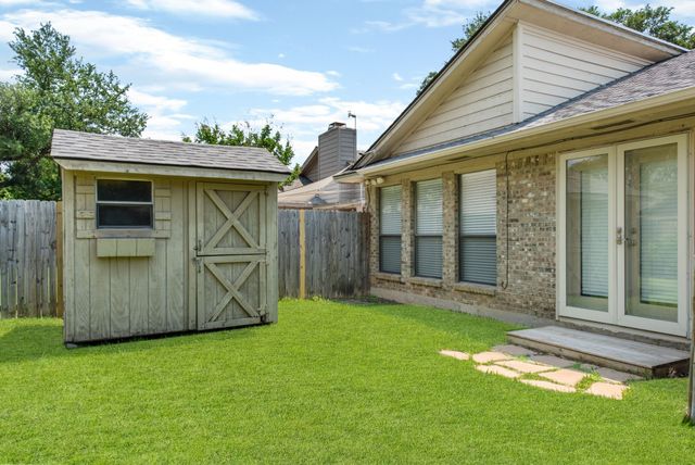 1307 Boardwalk Street, Arlington, TX 76011