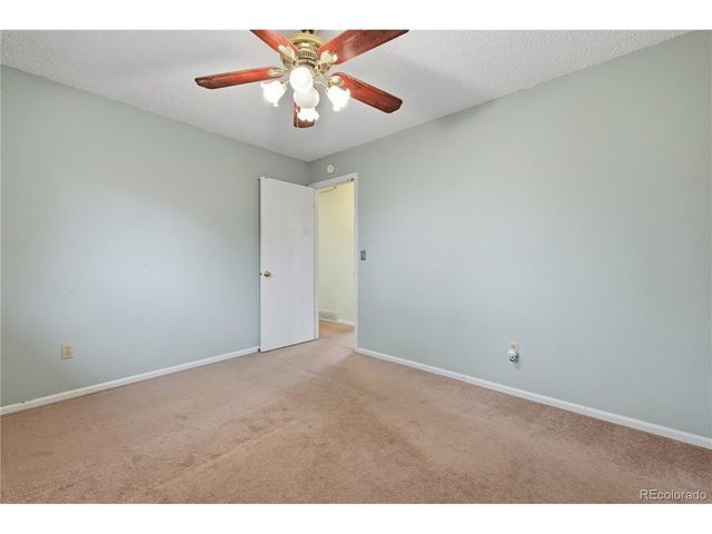 2516 Lanyon Dr, Longmont, CO 80503