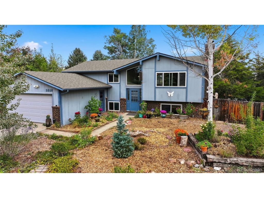 2516 Lanyon Dr, Longmont, CO 80503