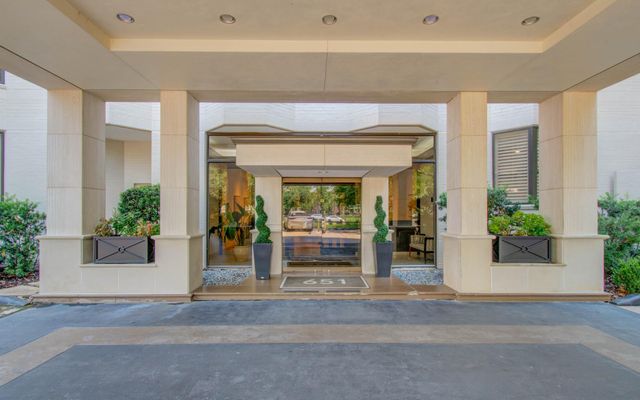 651 Bering Drive 1502, Houston, TX 77057