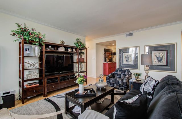 651 Bering Drive 1502, Houston, TX 77057