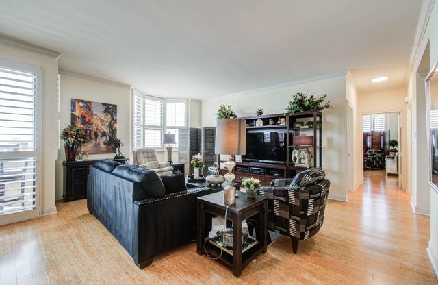 651 Bering Drive 1502, Houston, TX 77057