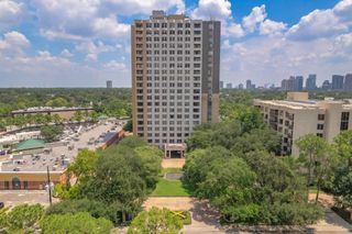 651 Bering Drive 1502, Houston, TX 77057